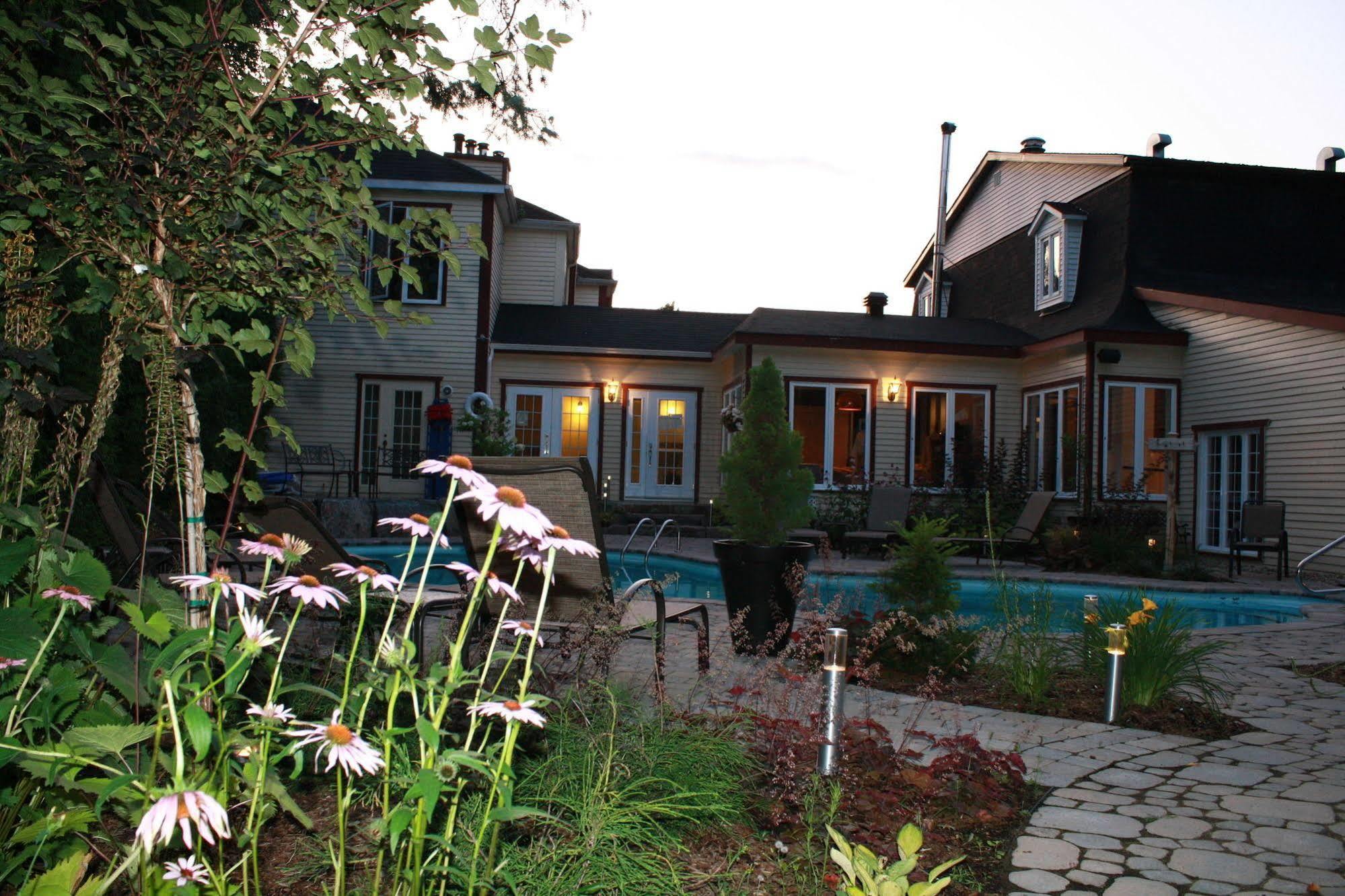 Relais St-Denis Hotel Saint-Sauveur Ngoại thất bức ảnh